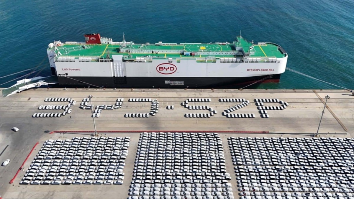 Navio cargueiro BYD Explorer Nº 1 pode trazer 100 mil carros elétricos para o Brasil em 2024